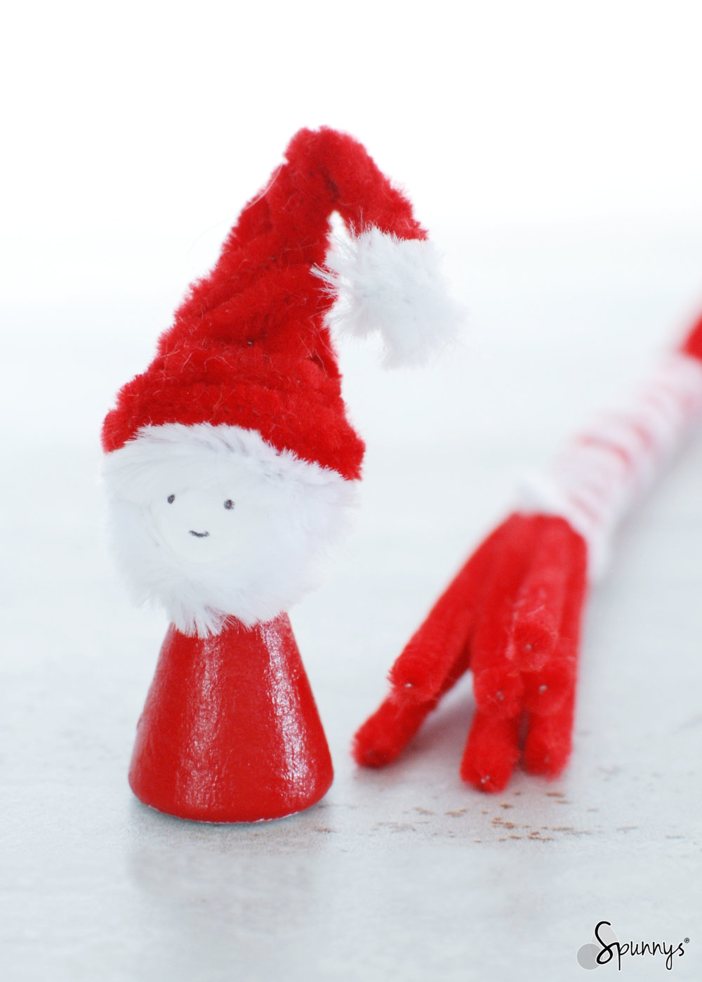 Santa Claus Christmas pipe cleaner ornament