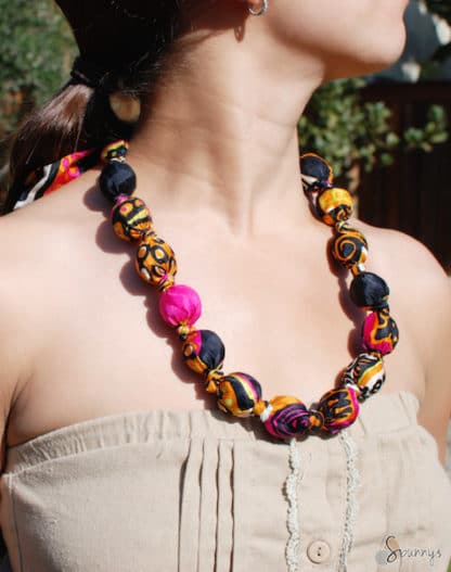 Collier boules ouate de cellulose et tissu DIY