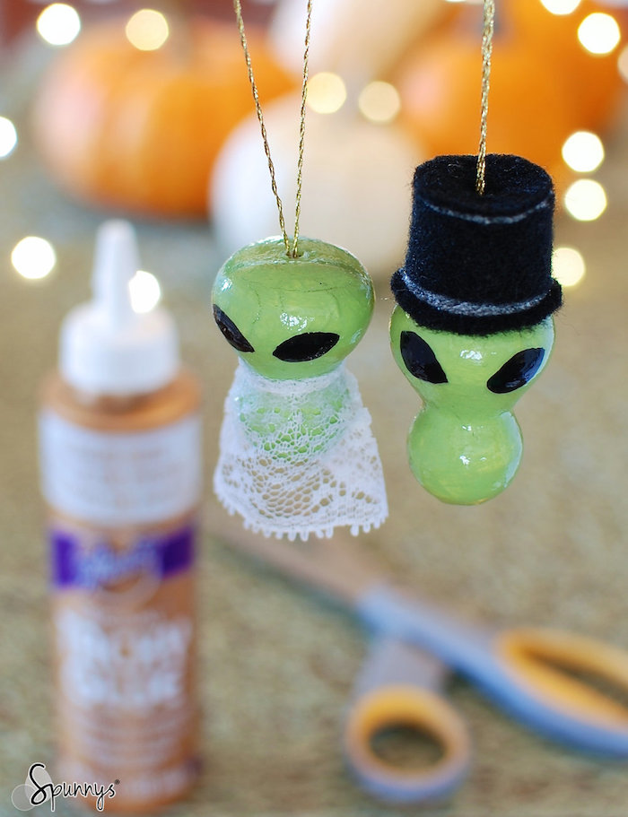 DIY Halloween decor aliens ornaments area 51