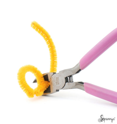 how to cut pipe cleaners