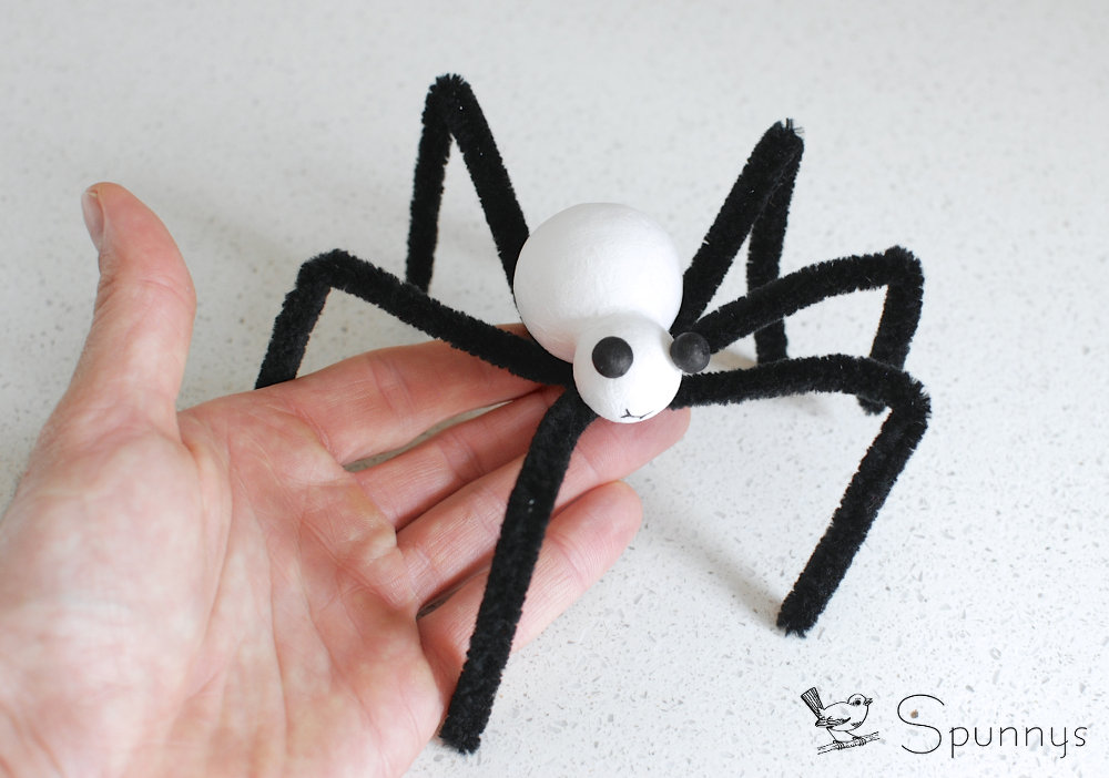 DIY big fake scary spider craft
